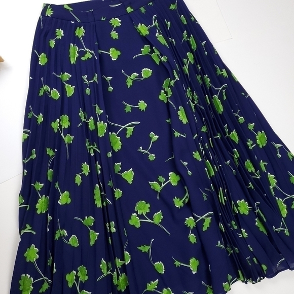 Banana Republic Navy Lime Floral Button Front Side Pleated Skirt Size 00… - Picture 9 of 10